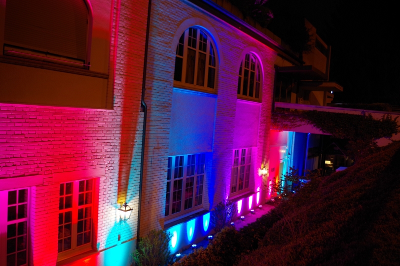 Fassadenbeleuchtung-Aussen-RGB-LED-Fluter-smart-home-1